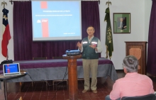 Con el objetivo de seguir estableciendo instancias de participación con el sector productivo, el SAG de la Región de Valparaíso lideró la Mesa Moscas de la Fruta y Lobesia botrana del Valle de Aconcagua, que reciente sesionó en la Escuela Agrícola Pascual Baburizza de Calle Larga, y que se enmarca en el trabajo que el Servicio ha venido desarrollando desde el 2013.