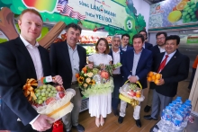 Ministro Valenzuela junto al Director Nacional del SAG inician gira por Asia para ampliar exportación de productos agrícolas