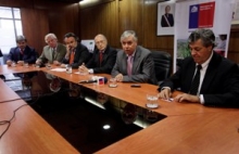 Ministro junto al Director Nacional del SAG y autoridades del mundo privado como Ronald Bown.