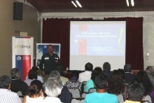 Funcionario SAG exponiendo ante la gente en el Seminario