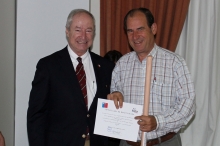 El Director Nacional del SAG, Aníbal Ariztía, junto a la directora regional del SAG Región Metropolitana, Loreto Álvarez, presidió la ceremonia de entrega de certificados de bonificación del Programa de Recuperación de Suelos de la región Metropolitana, temporada 2013.
